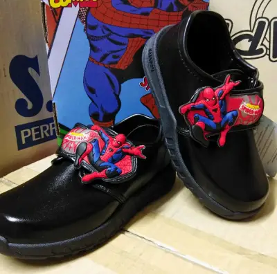 SCPPLaza รองเท้าเด็กอนุบาลชาย รองเท้าเด็กนักเรียนชายมีไฟ สไปเดอร์แมน Chappy Spiderman มีไฟ รุ่นใหม่ล่าสุด SM5 ลดราคาพิเศษ พร้อมส่ง