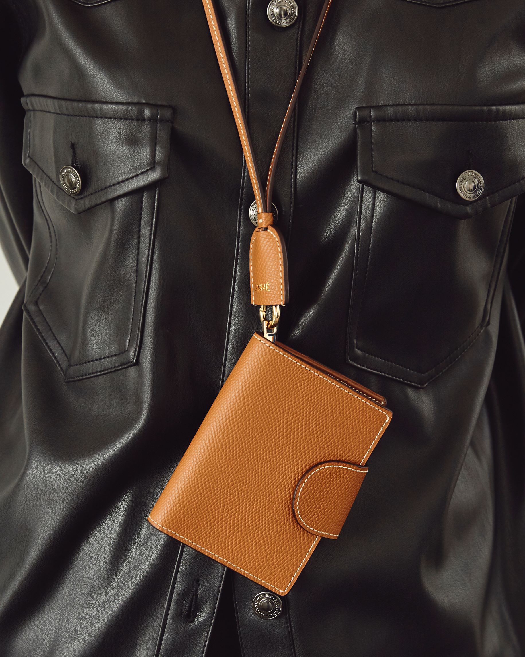 LUNNE กระเป๋าสตางค์ หนังวัวแท้ รุ่น Tate Mini Wallet สี PECAN ราคา 2,699 บาท*ส่งฟรี