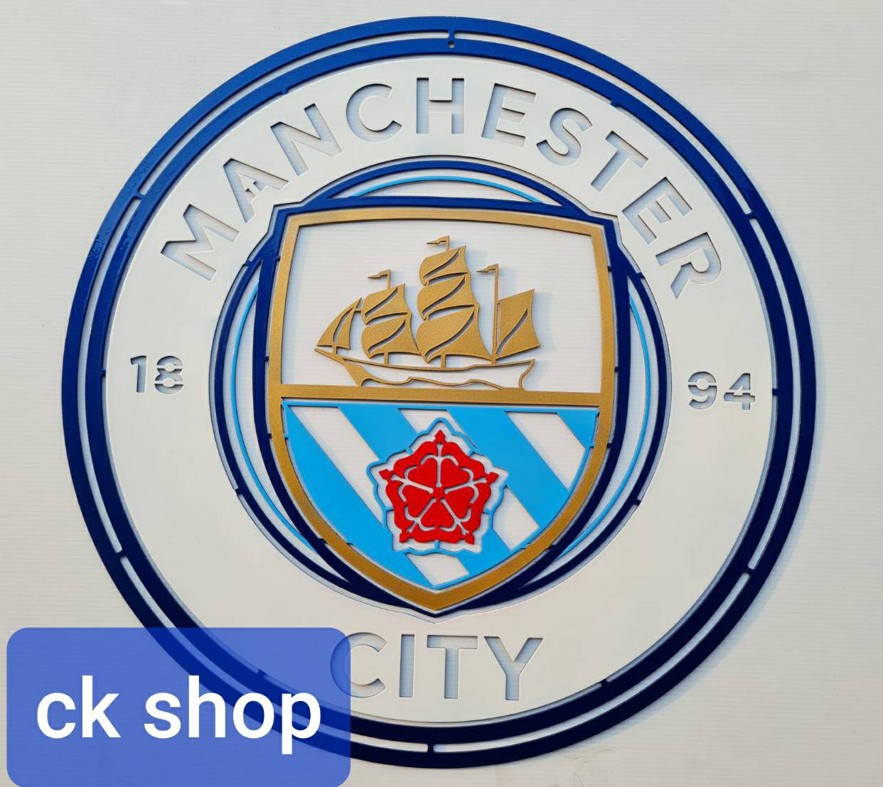 manchester city  สโมสรแมนเชเตอร์ ชิตี้ วัสดุ เหล็กตัดเลเซอร์ ขนาด 60*60 cm. เหล็กหนา 3 mm.ทำสีเหมือนจริง พ่นสี 2k ทนทุกสภาวะอากาศ ติดตั้งได้ง่าย