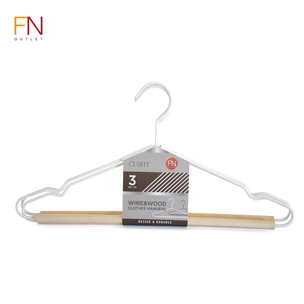CUSHY ไม้แขวนเสื้ออลูมิเนียมพร้อมบาร์ไม้แบบหยัก 3 ชิ้น ราคา 150 บาท*ส่งฟรี