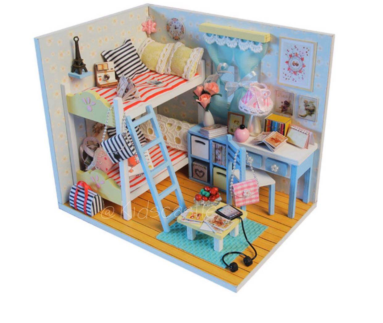 The Woody Toys โมเดลบ้านไม้ของเล่น DIY ประดับตกแต่งเฟอร์นิเจอร์ บ้านตุ๊กตา แถมฝาครอบกันฝุ่น