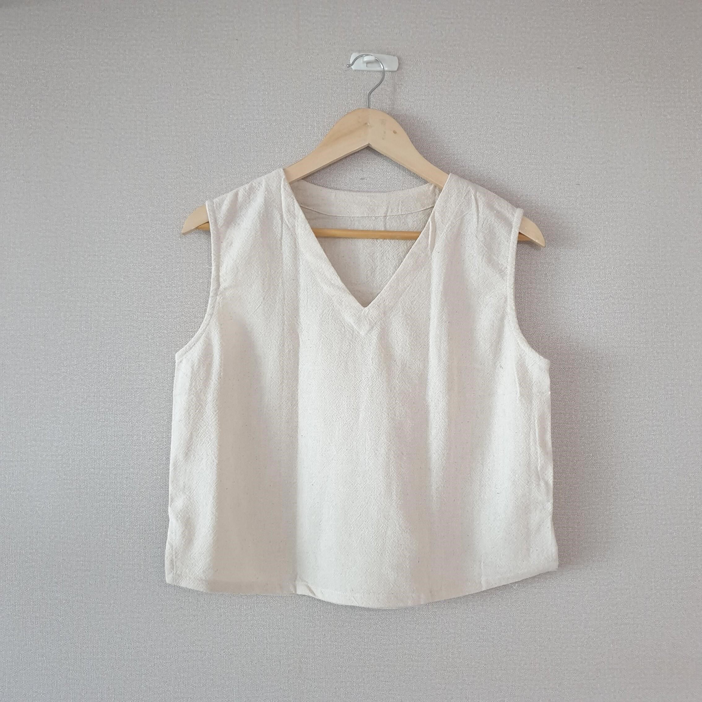 ?เสื้อผ้าฝ้ายพื้นเมือง คอวี แขนกุด ดูดี style minimal -100%Cotton from Chiang mai