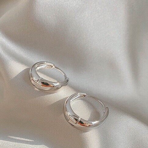 earika.earrings - simple hoop ต่างหูห่วงเงินแท้ (มีให้เลือกสองสี, สามขนาด) เหมาะสำหรับคนแพ้ง่าย