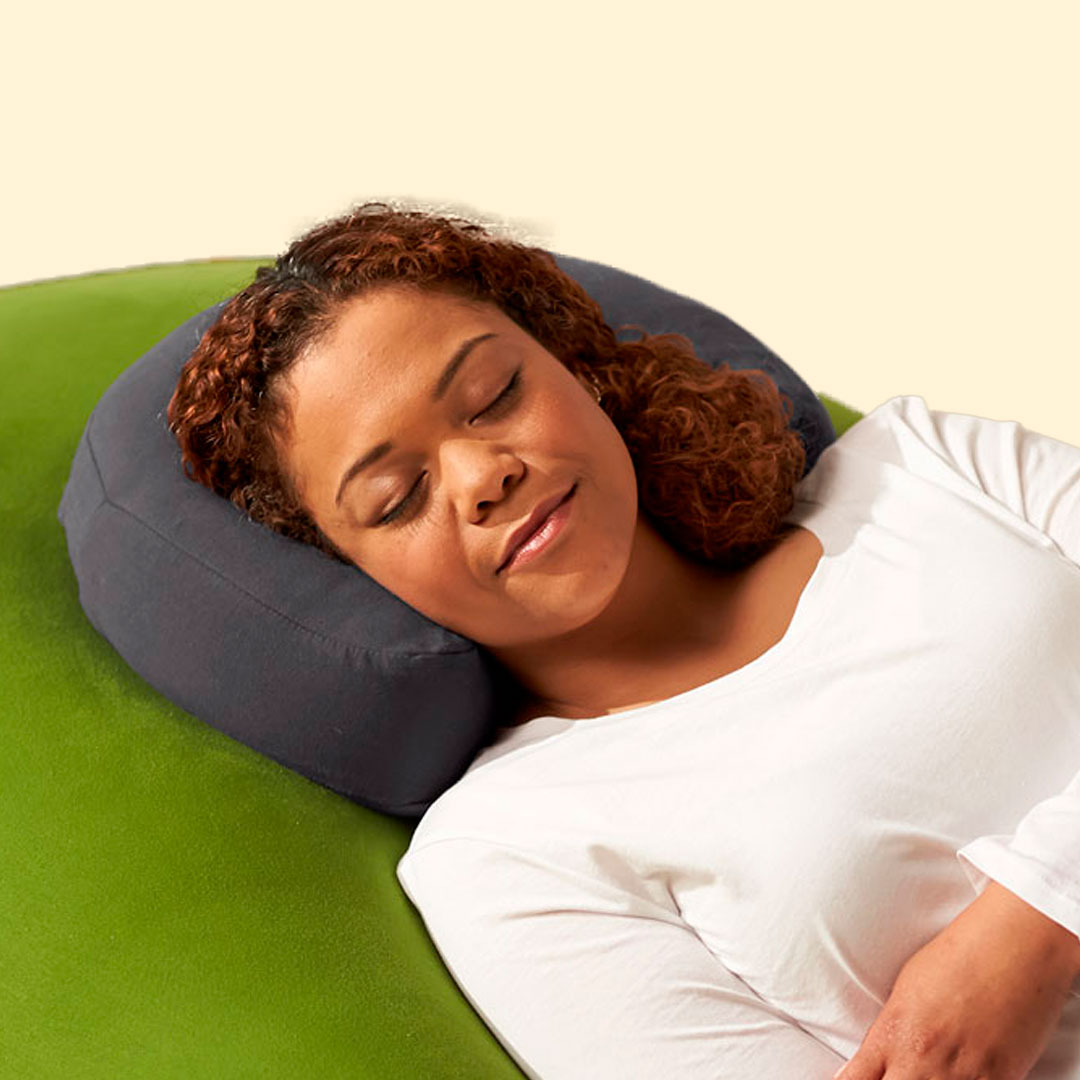 Yogibo โยกิโบหมอนเม็ดบีทรูปพระจันทร์ รุ่น Moon Pillow 30 x 30 ซม. ราคา 1,680 บาท*ส่งฟรี