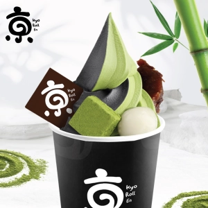 สินค้า [E-Vo] Kyo Roll En – Soft Cream Cup เกียว โรล เอ็น ซอฟท์ครีมถ่านไม้ไผ่ และ \'อูจิ\' มัทฉะแท้ 100% จากเกียวโต