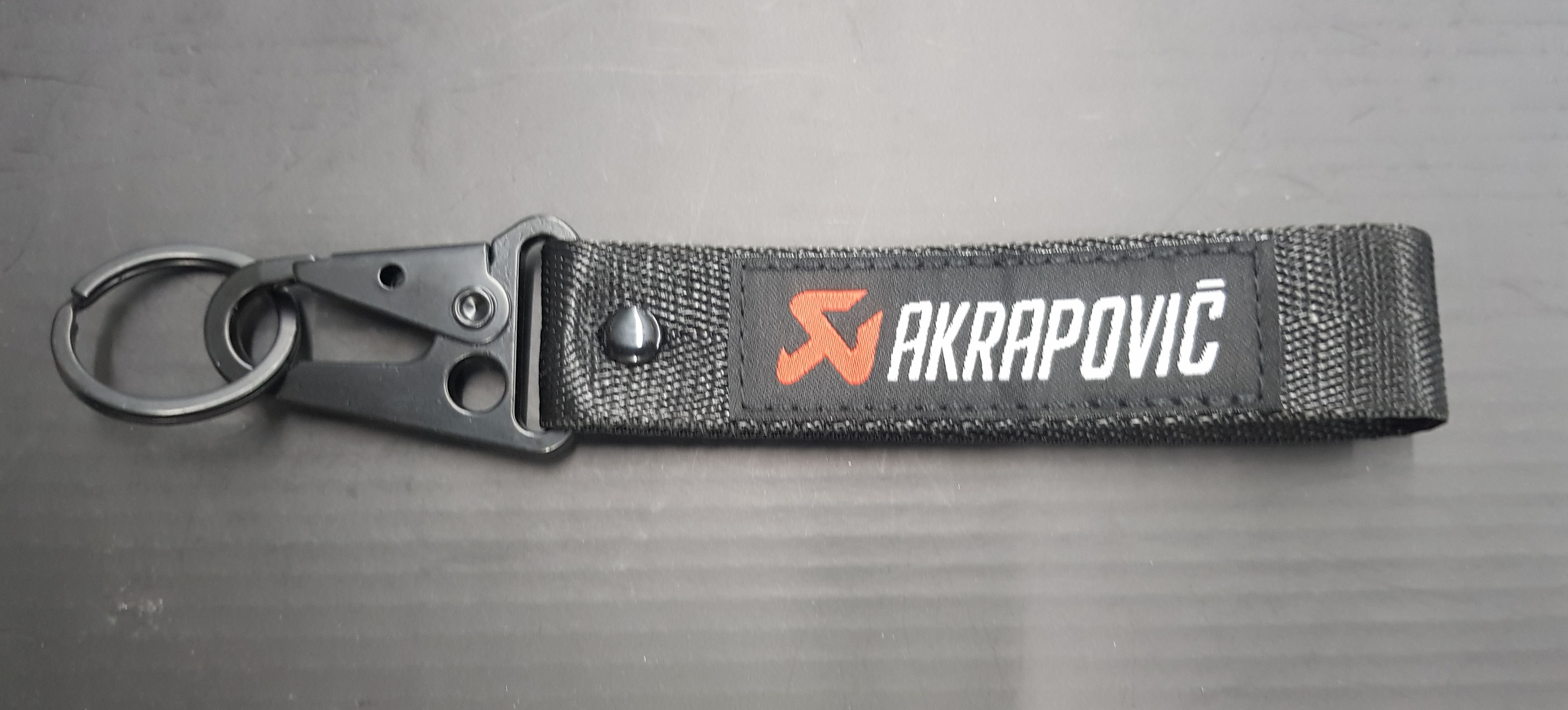Key Chain AKRAPOVIC  สีดำ งานปะ พกพาสะดวก