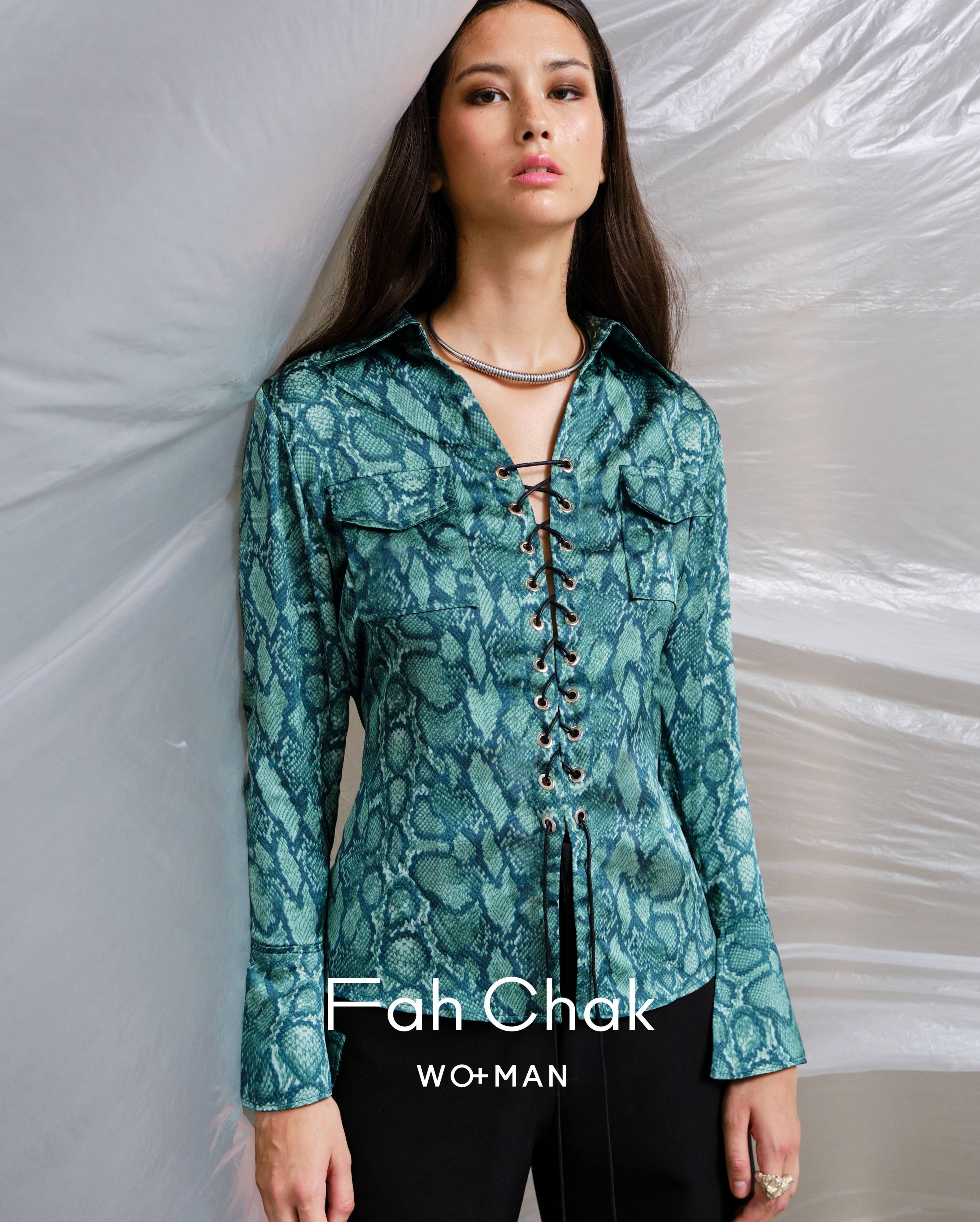 Fah Chak Woman Bruce Satin Shirt, Python Prin เสื้อลายงู เสื้อสีเขียว ราคา 5,252 บาท*ส่งฟรี