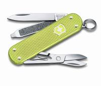 Victorinox  มีดพับ มีดพก มีดเล็ก / มีดสั้นพกพา มีดสแตนเลส ″New Classic SD Colors Collection″ มีดพับ Classic SD Alox และ Case ใส่มีด มีให้เลือกมากกว่า 30 สี ( 0.6221  0.6223  4.045  4.067 )