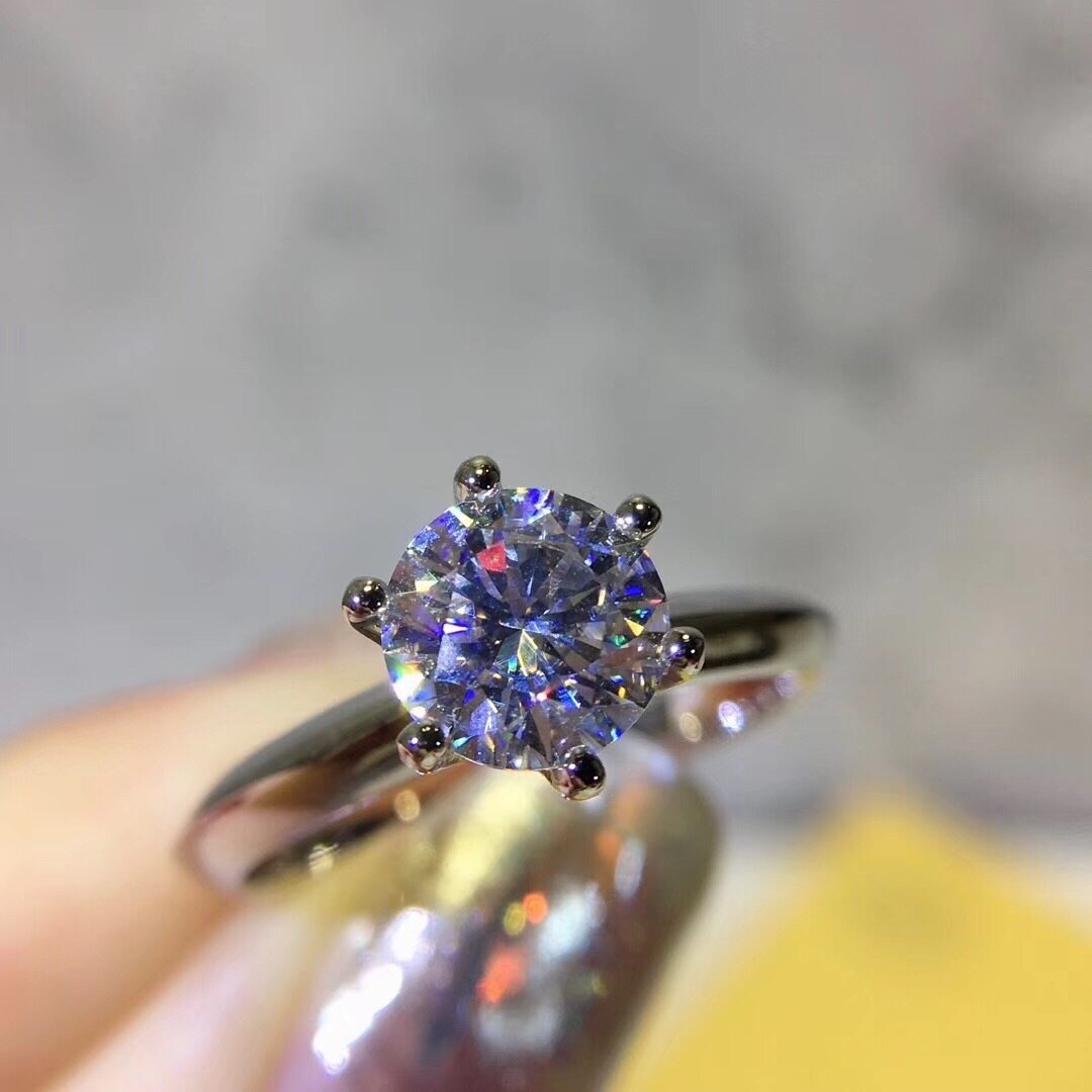Uenjoyment Classic 925 Sterling Silver 1ct htc2 CT BMW3 Carat 6 Claw Brilliant Cut D Color Moissanite Diamond With GRA certificate Wedding Engagement Birthday Party Ring For Women Wife Girlfriend Fine Jewellery ราคา 1,108 บาท*ส่งฟรี