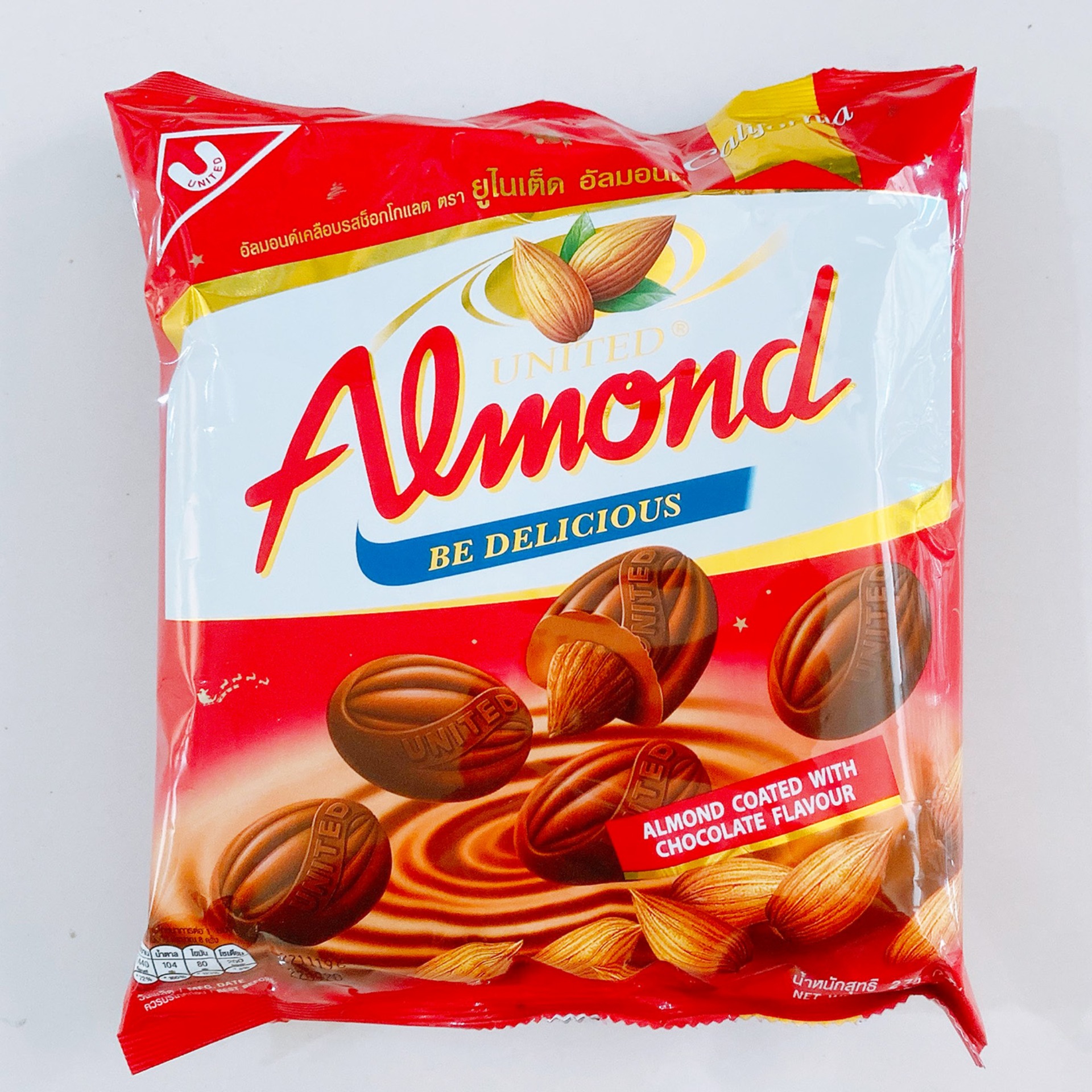 United Almond Chocolate ช๊อกโกแลตนมสอดไส้อัลมอนด์เม็ดโต