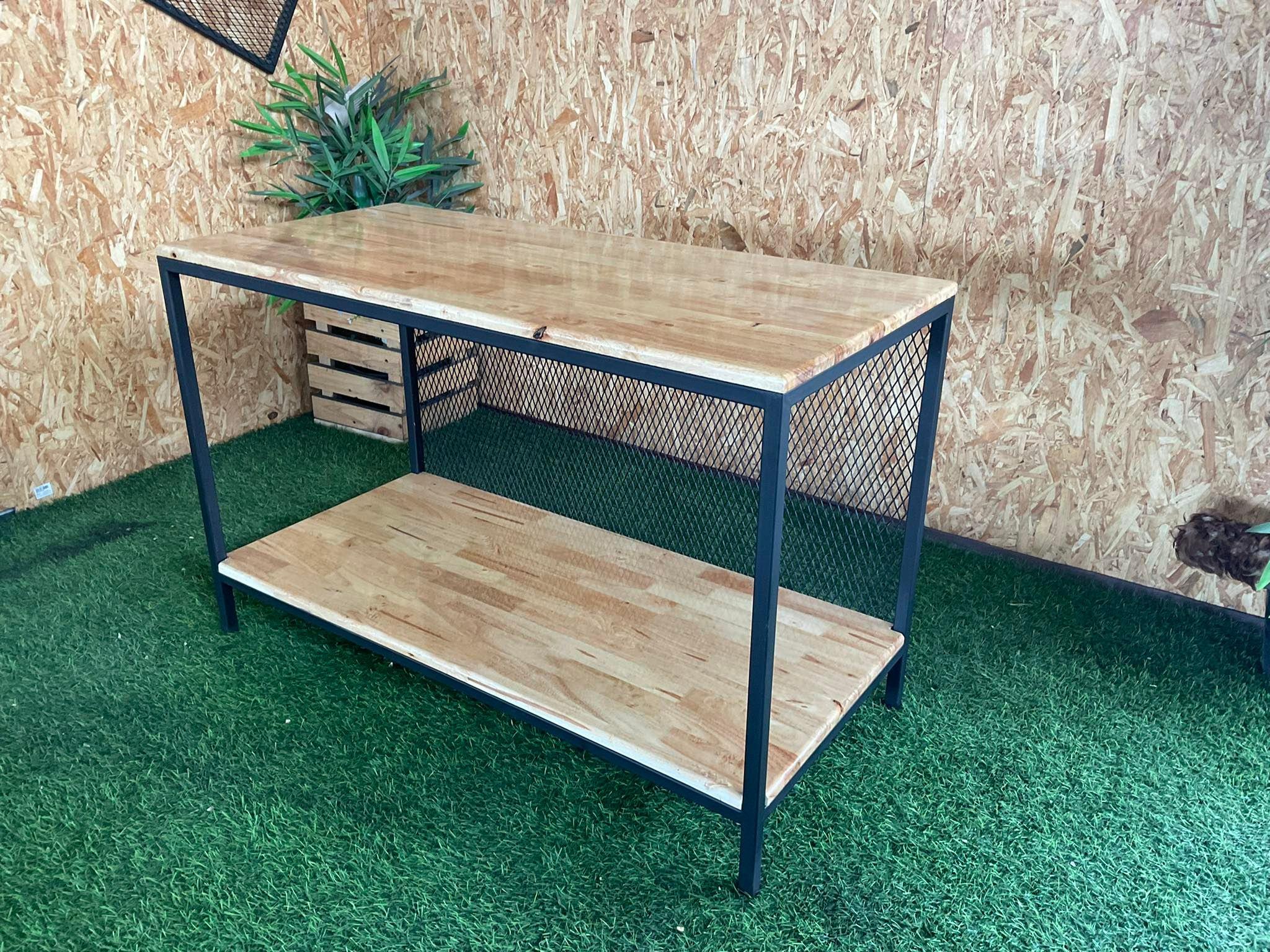 IRONSERVICE : โต๊ะทำงาน & วางของ พื้นไม้ 2 ชั้น ปิดหลังตะแกรง : "ทำจากเหล็กกันสนิม ไม้แท้เคลือบเงาใส ตกแต่งบ้านได้อย่างสวยงาม..." (จัดส่งรวดเร็ว) ราคา 2,100 บาท*ส่งฟรี