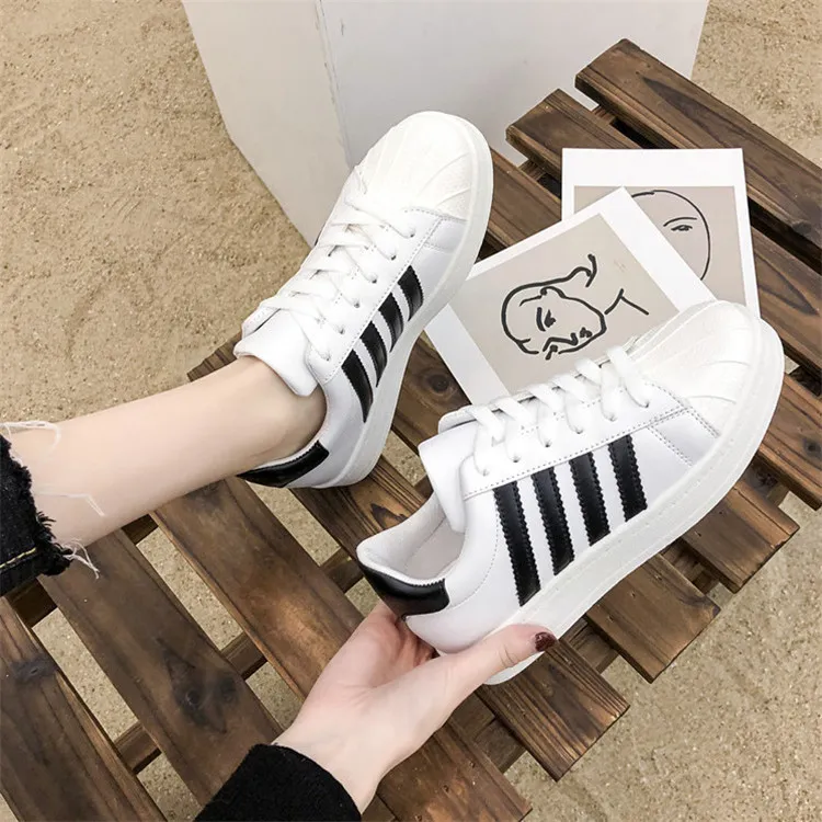 T Women Loafers Running shoes Ladies shoes รองเท้าผ้าใบผู้หญิง รองเท้าวิ่งรองเท้าผู้หญิงรองเท้าผ้าใบผู้หญิงรองเท้าหุ้มเปลือกสีดำและสีขาวรองเท้าผู้หญิงแฟชั่นFashion shoes for women