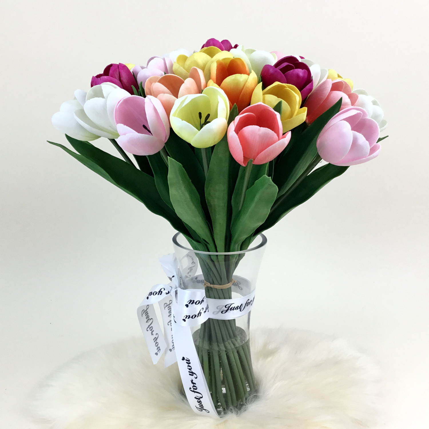 แจกันดอกทิวลิป ดอกไม้ปลอมเหมือนจริง มีน้ำหล่อเทียม ดอกไม้พร้อมแจกัน ราคา 4,850 บาท*ส่งฟรี