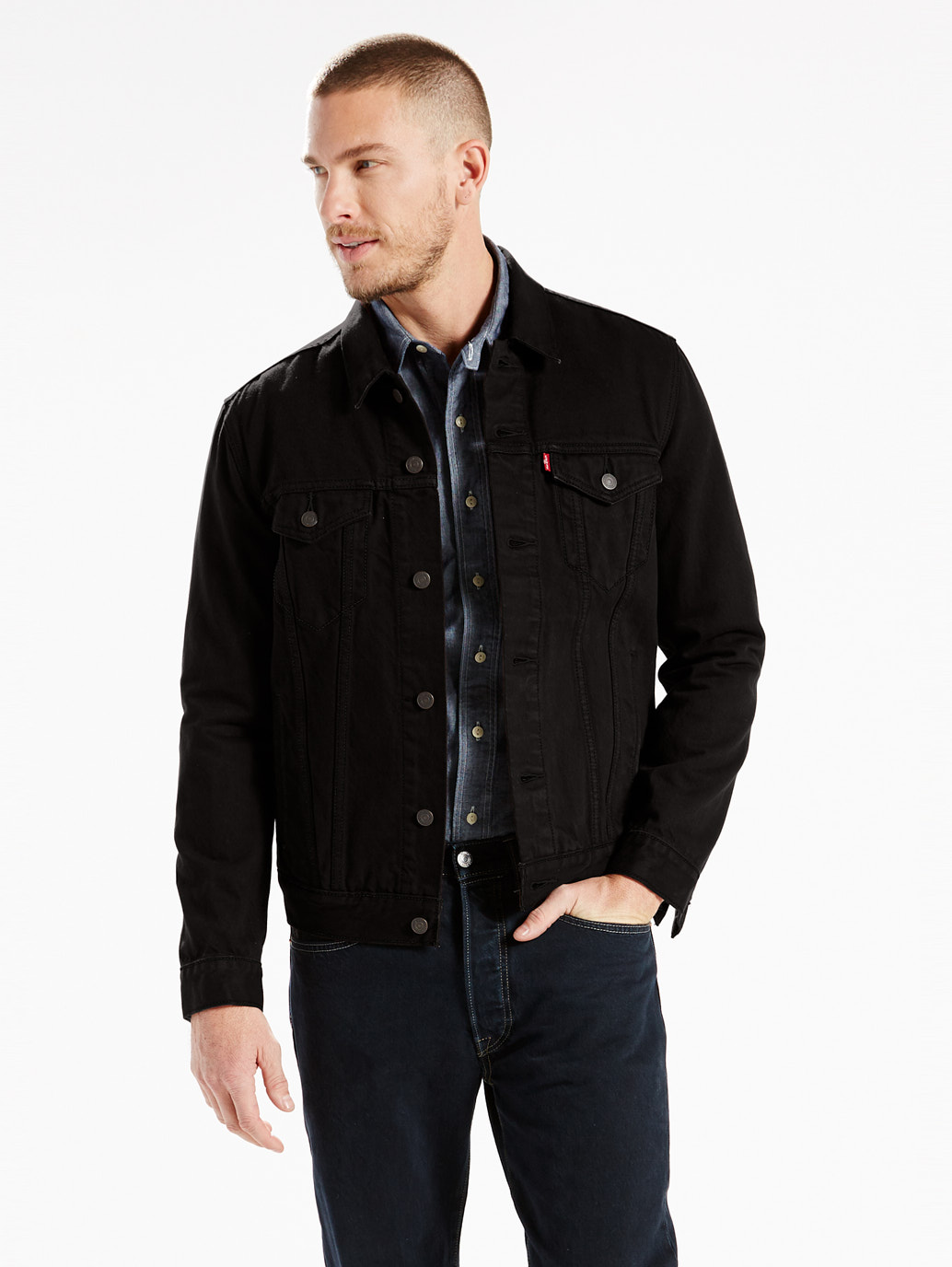 เสื้อแจ็คเก็ตยีนส์ ทรงทรัคเกอร์ Levi's® Men's Trucker Jacket ราคา 2,890 บาท*ส่งฟรี