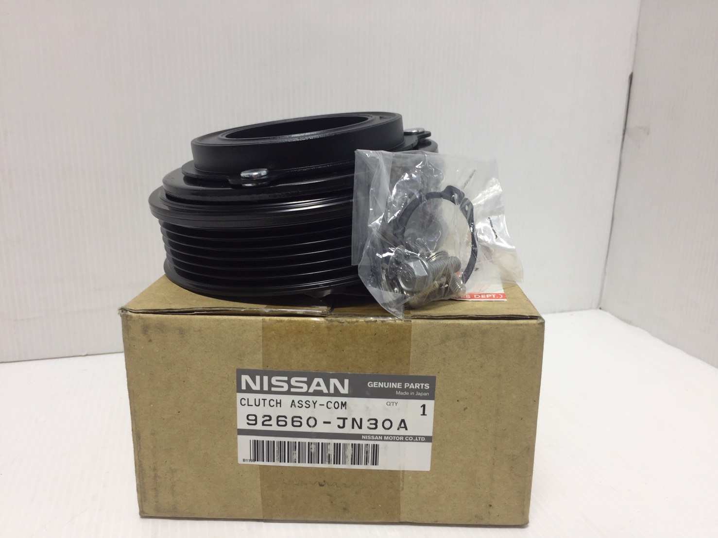 อุปกรณ์ประดับยนต์และชิ้นส่วนยานยนต์ คลัทซ์คอมเพรสเซอร์ Nissan TEANA J32 MR20 (อะไหล่แท้ Nissan) ราคา 14,411 บาท*ส่งฟรี
