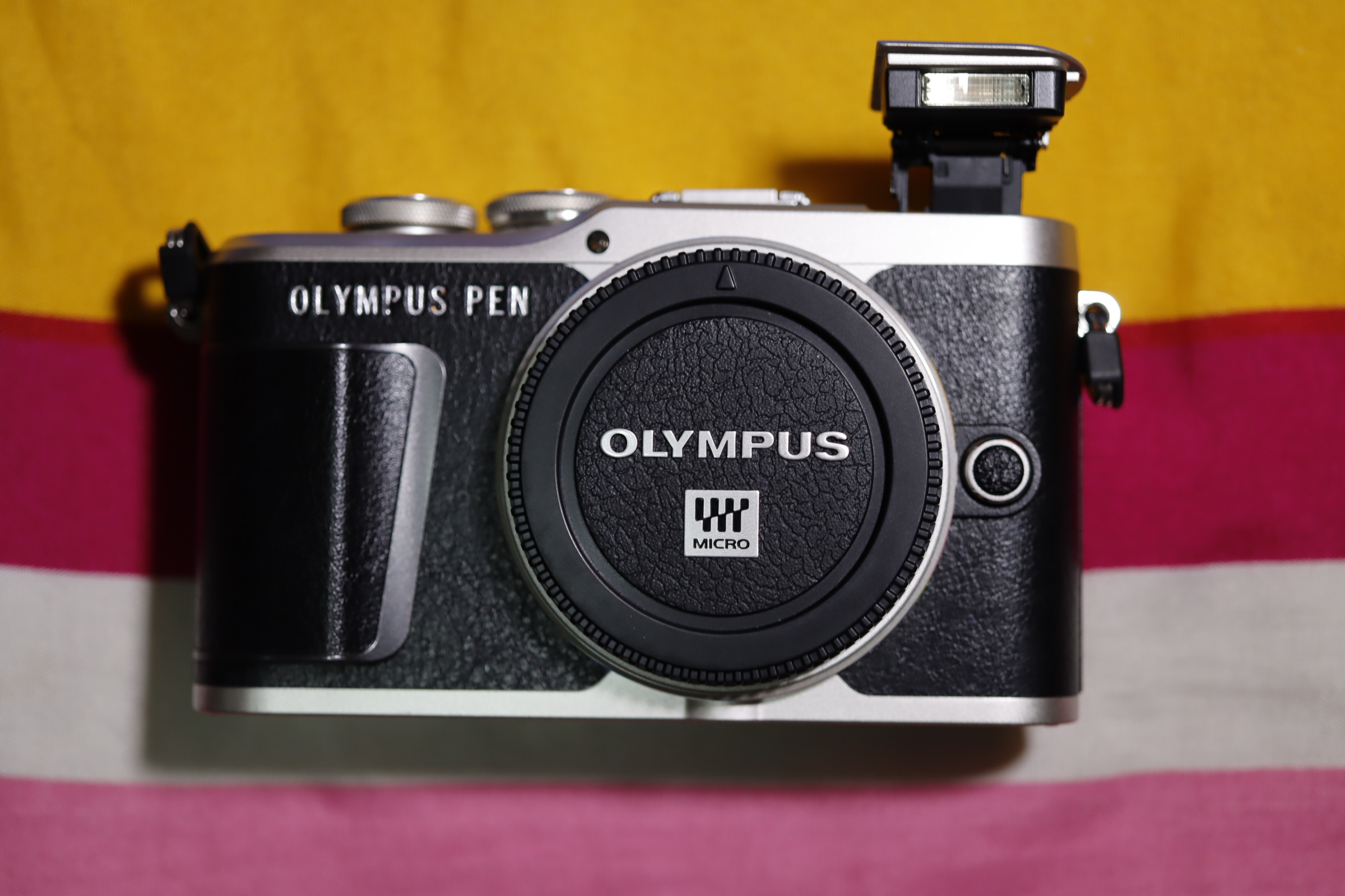 Olympus Pen E-PL9 Bluetooth Wi-Fi Mirrorless Black Body only, WiFi, BT, EP-L9, EPL-9, EPL9 Advanced Photo Art Filter 3" 180 Degree Flip down touch screen In-body 3-axis image stabilization 4K video & still image capture from 4K video, Bluetooth® and Wi-FI ราคา 9,999 บาท*ส่งฟรี