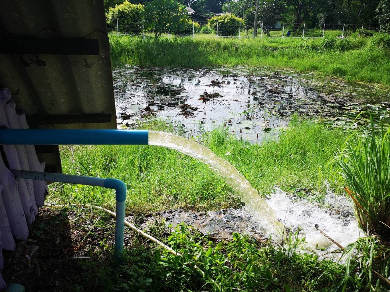 มาตรฐานสวทช.ไฮบริดเเท้ อินเวอร์เตอร์ ปั้มน้ำโซล่าเซลล์ 2.2 KW 3HP คุณภาพสูง สูบน้ำเเรง ใช้เเผงน้อย ปัมโซล่าเซล อินเวอร์เตอร์ไฮบริด 3 เฟส