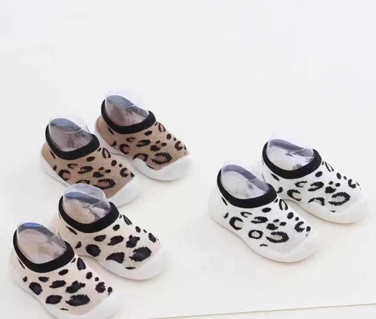 Baby Nong เด็กรองเท้าเด็กชายหญิง น่ารักลื่น เข้ารูปพอดีกับขนาดจริง ยางด้านล่างรองเท้าถัก ลายเสือดาวพิมพ์