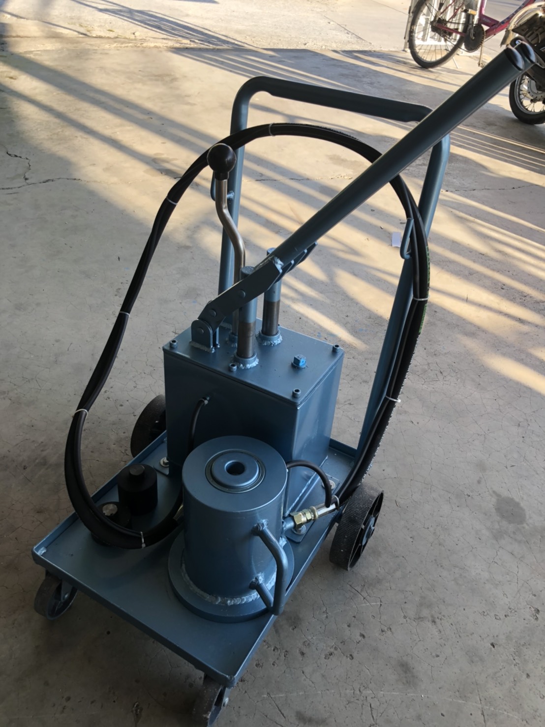 60-Ton Car Lift Jack, Hydraulic Jack, Xylon Brand, Model Xl-60Hj ราคา 13,999 บาท*ส่งฟรี
