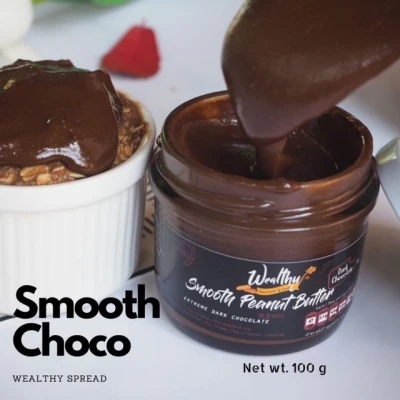Wealthy Smooth Dark chocolate peanut butter Low Sugar 100 g เนยถั่วรสช็อคโกแลตเข้มข้นเนื้อเนียนสูตรน้ำตาลน้อย (Low sugar)
