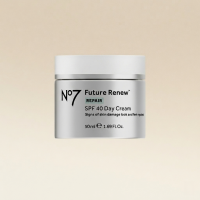 No7 Future Renew Repair SPF 40 Day Cream 50 ML. นัมเบอร์เซเว่น ฟิวเจอร์ รีนิว รีแพร์ เอสพีเอฟ 40 เดย์ ครีม 50 มล.