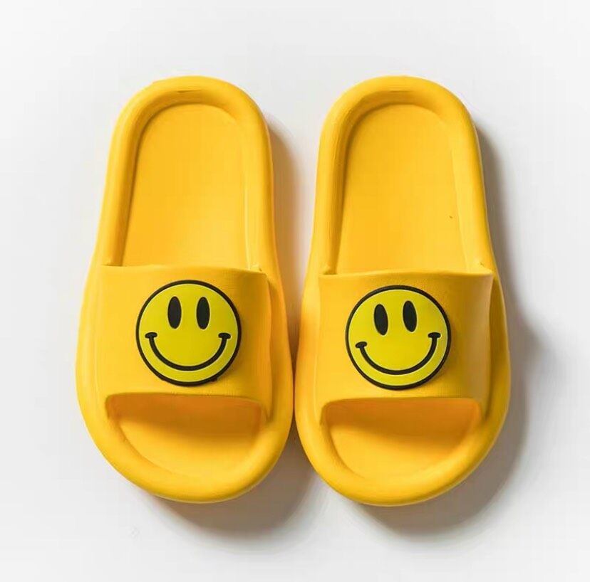 [SS]Hot รองเท้าเเตะรูปอมยิ้ม สีสันสดใส น่ารัก ฮิตมาก2020 นุ่มใส่สบาย ยางนิ่ม ใส่ทั้งในบ้านเเละนอกบ้าน