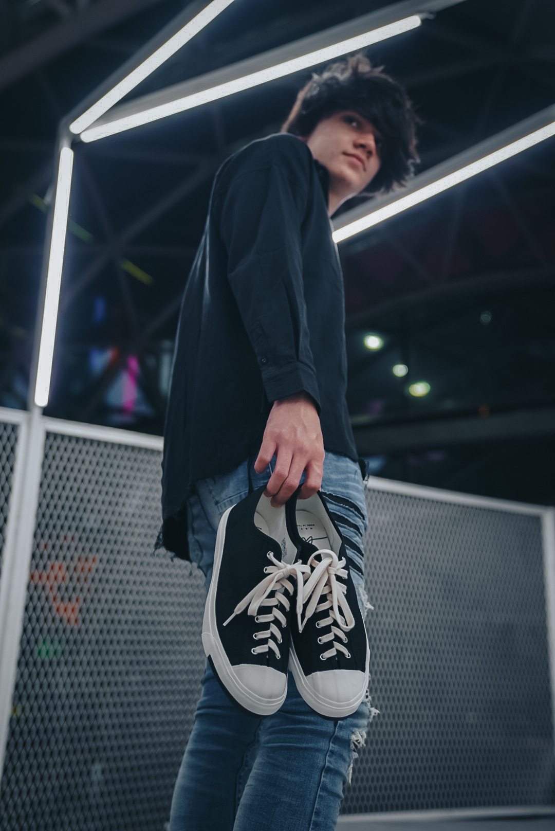 HASTA รองเท้าผ้าใบสีดำ ราคา 1,950 บาท*ส่งฟรี