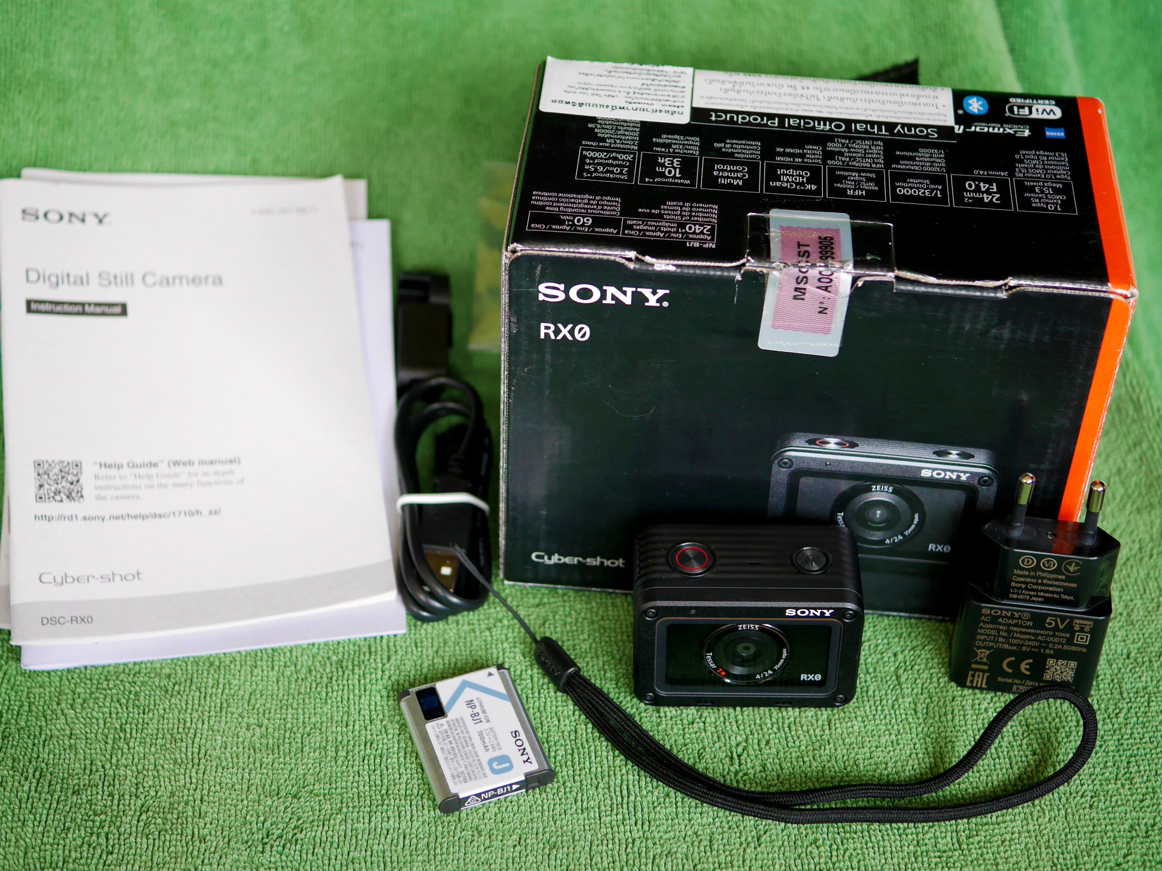 Sony RX0 Cybershot DSC-RX0 Ultra-compact Waterproof Shockproof Camera in Box with Carl Zeiss Tessar Lens. RX0 Mark 1 RXO
