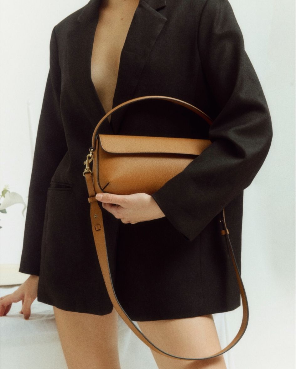 Felic กระเป๋าถือ กระเป๋าสะพายไหล่ กระเป๋าสะพายข้าง หนังแท้ - Vynt. ราคา 5,190 บาท*ส่งฟรี