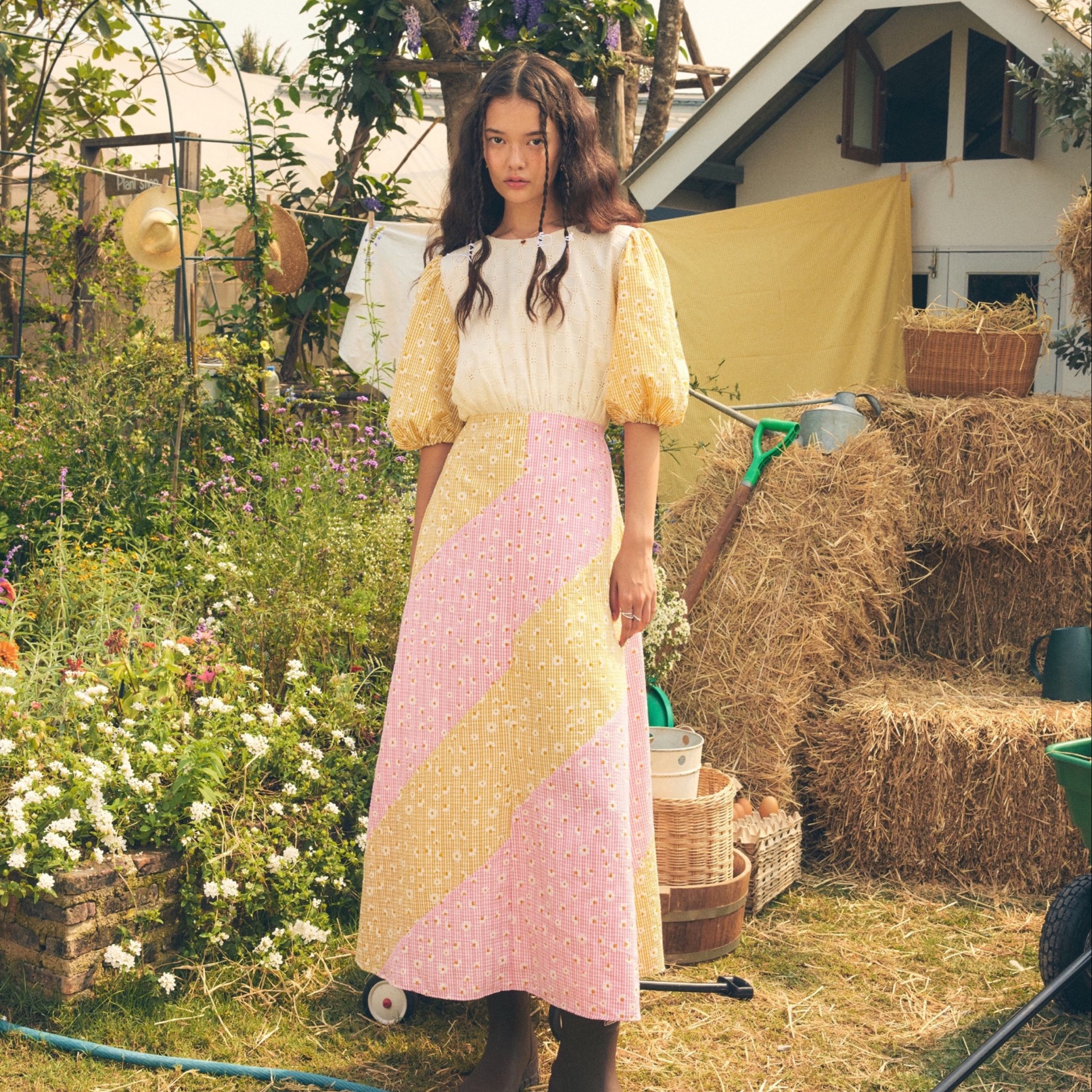 L จัดส่ง 21 APR lookbookpetite matilda dress (adult) miss daisy ราคา 1,650 บาท*ส่งฟรี