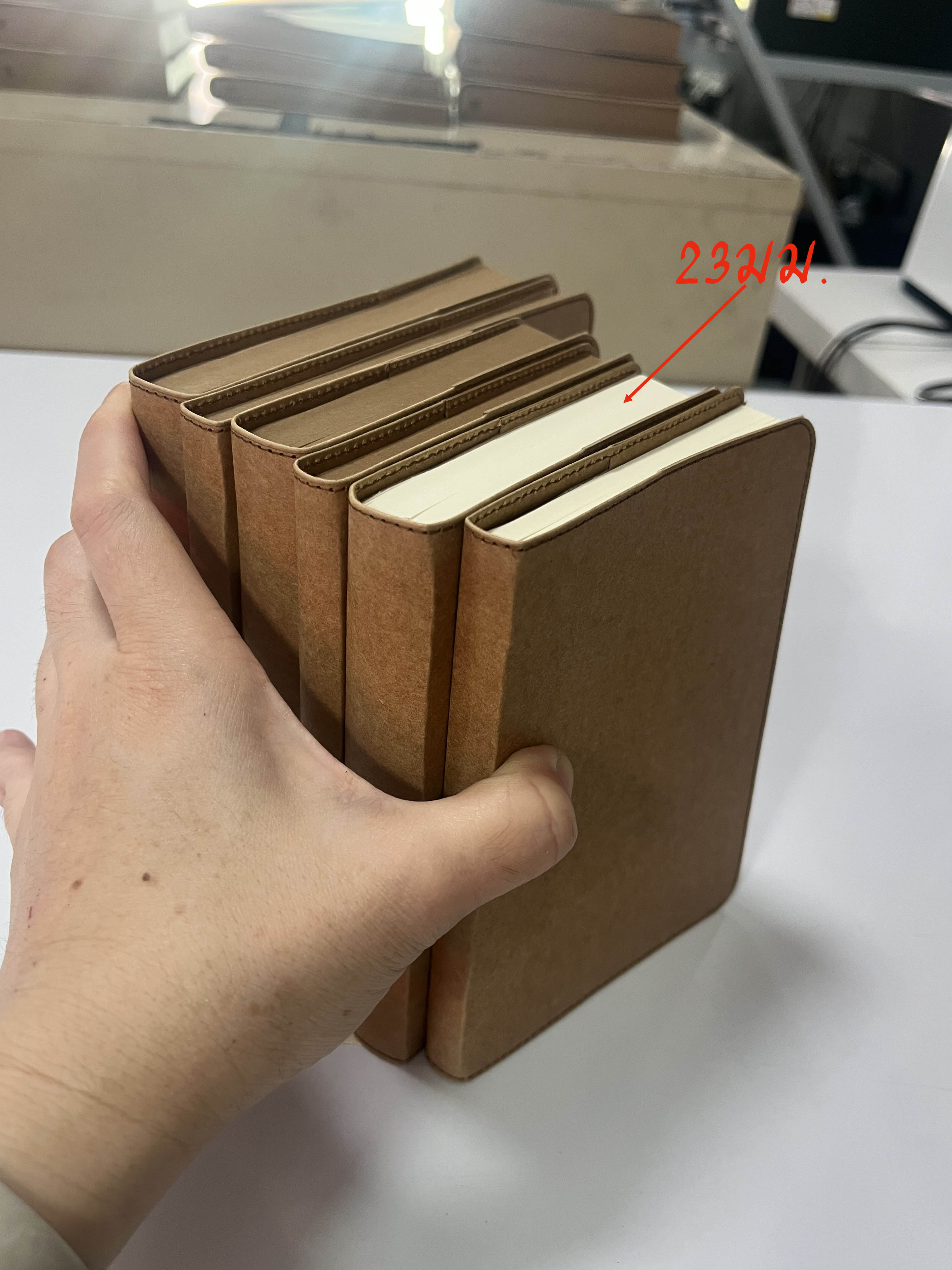 สมุดโน๊ตA6 และA6พิเศษ กระดาษคราฟท์เย็บขอบ(Kraft Paper Notebook A6 size and A6extra)เนื้อในกระดาษถนอมสายตาและกระดาษน้ำตาล