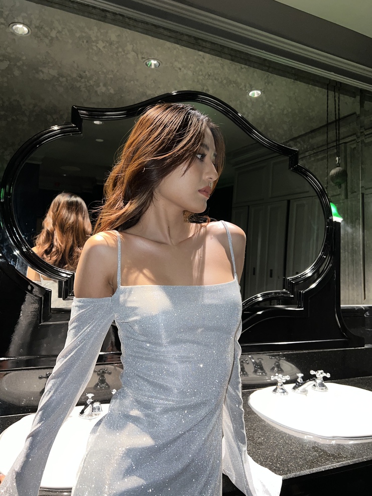 Pixie Glitter Dress ชุดสั้นกากเพชร ปาดไหล่สาย