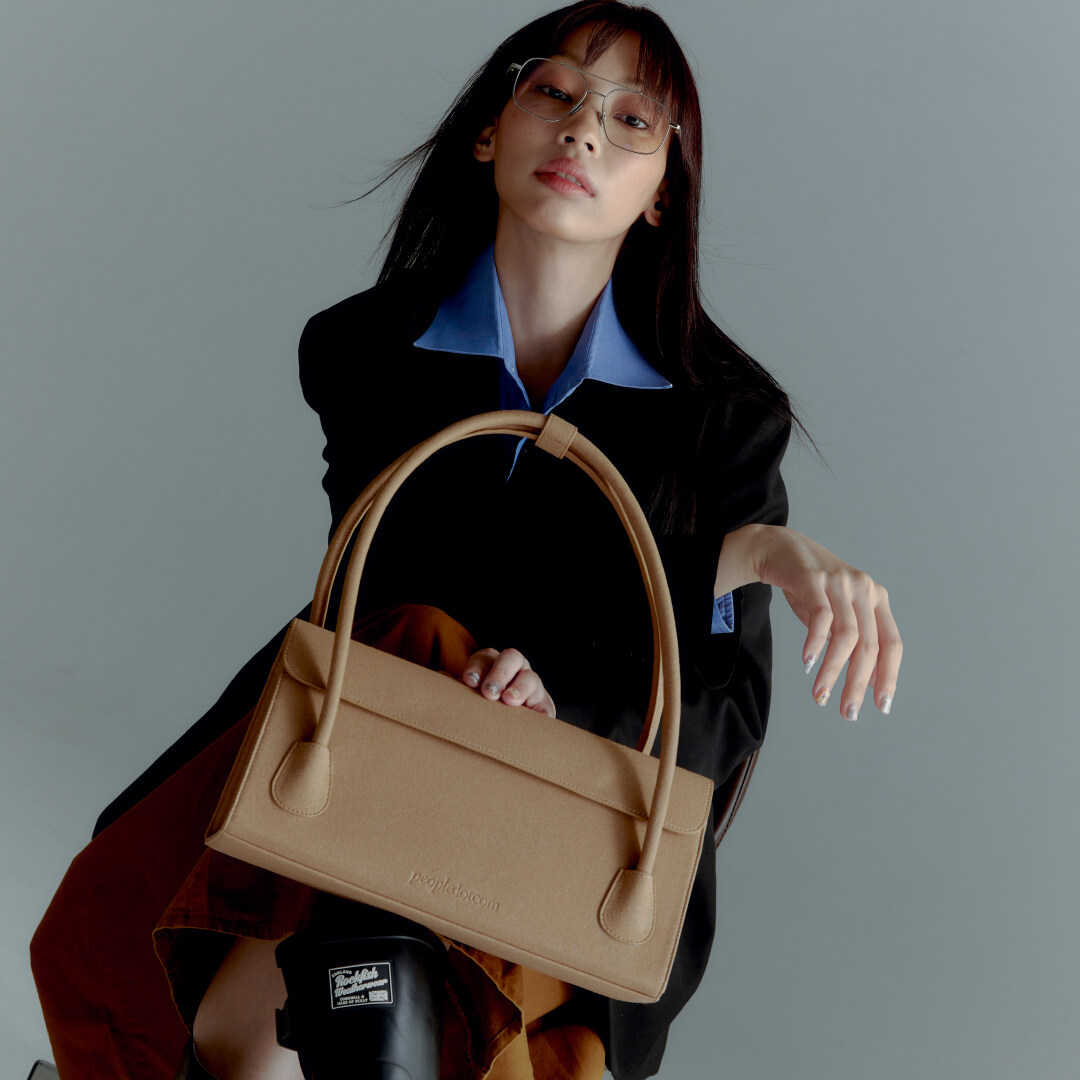 Peopledotcom กระเป๋าหนัง Vegan Leather รุ่น Sign up สี Penny brown ราคา 2,790 บาท*ส่งฟรี