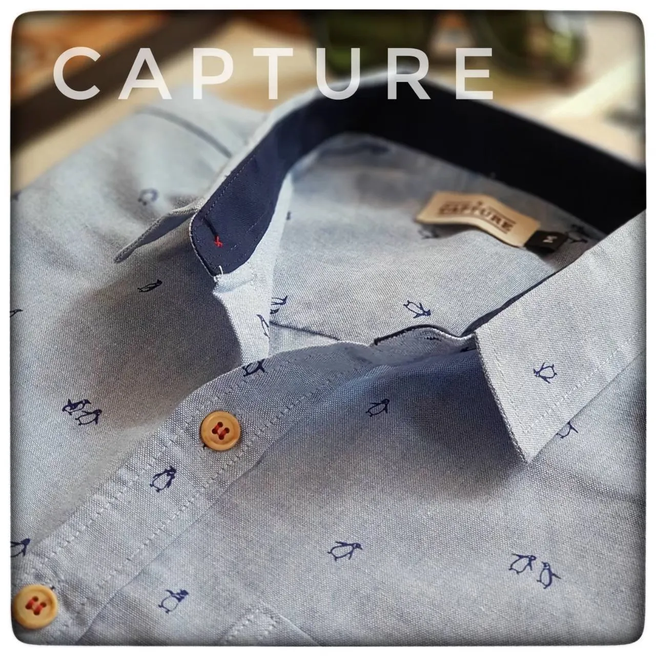 Capture Shirt เสื้อเชิ้ตผู้ชาย แขนสั้น คอปก ลายเพนกวิ้น สีบลูยีนส์ Size S-4XL