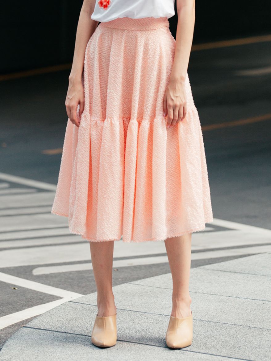 iCONiC PEACH REFEL SKIRT #4802 กระโปรง ผ้าไหมชีฟอง เนื้อผ้าแต่งขนพู่ กระโปรงลูกไม้ กระโปรงบาน กระโปรงแฟชั่น กระโปรงทำงาน กระโปรงออกงาน ราคา 3,471 บาท*ส่งฟรี