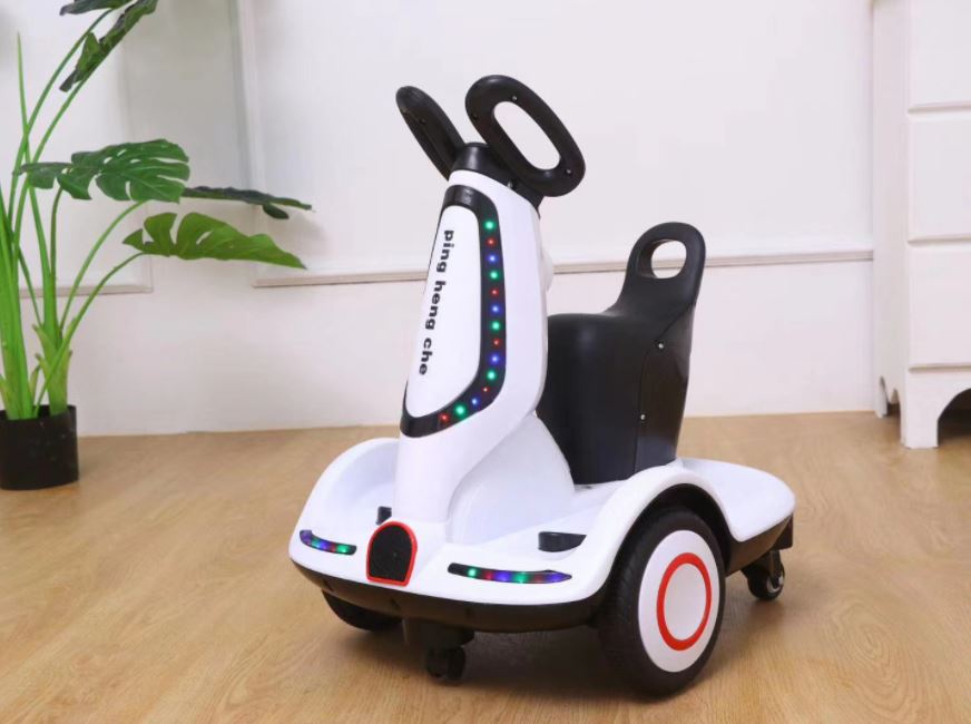 รถของเล่นเด็ก ไฟฟ้า สามารถนั่งได้ ไฟฟ้า สกู๊ตเตอร์ไฟฟ้า E0011 รถแบตเตอรี่ หมุนได้ 360 องศา มีไฟ เพลง เสียบUSB