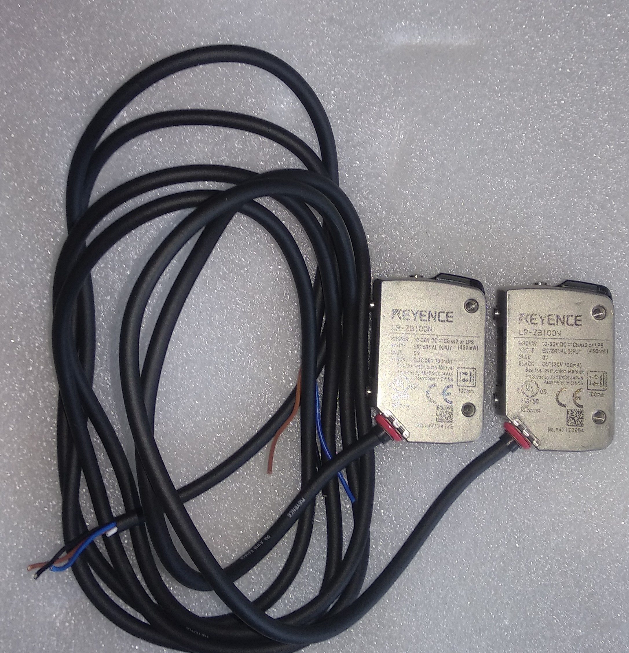 Keyence LR-ZB100N LR-ZH500P LR-ZH500N CMOS laser sensor built-in amplifier (second hand condition 95%) ราคา 900 บาท*ส่งฟรี
