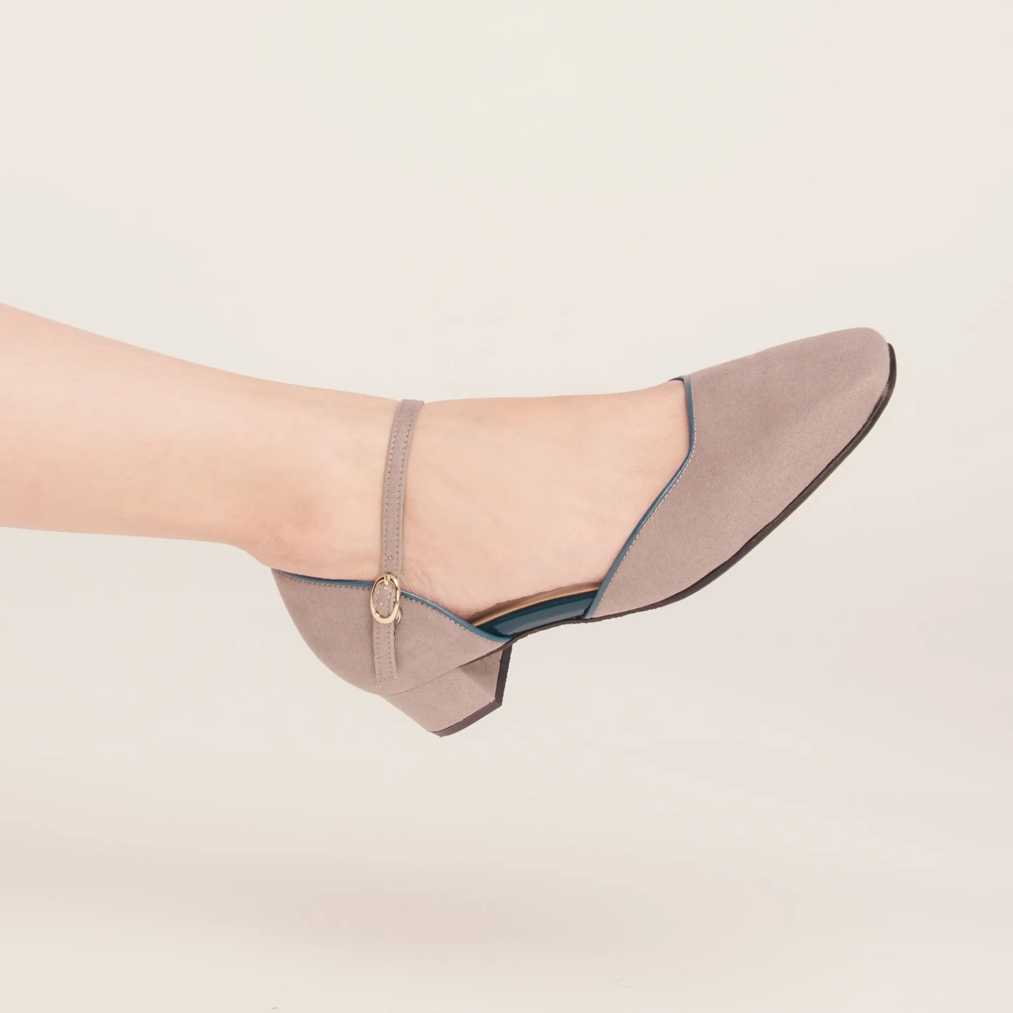 JB Mary J. 'Grey Suede' | Squared toe รองเท้าคัทชู หัวตัด สูง 1 นิ้ว นุ่มมาก Handmade จากญี่ปุ่น สีเทา