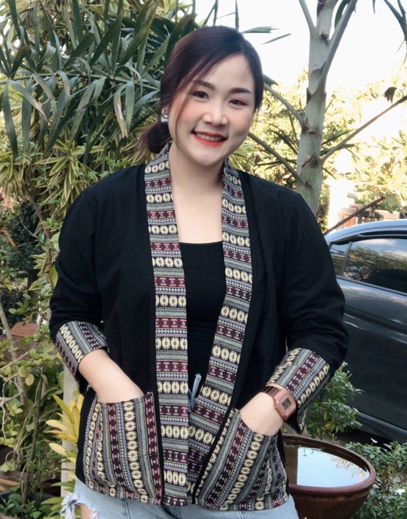 เสื้อคลุมผ้าฝ้าย แต่งผ้าพิมพ์ลาย (Native robe Decorated print fabric)