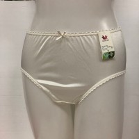 กางเกงใน ยางจักลา Wacoal แบบเต็มตัว (Short) สีชมพูอ่อน (ฺPI) 1 ตัว ผ้าลื่น ผ้ามัน ผ้าไนล่อน เนื้อผ้าเงางาม สวมใส่สบาย ซักง่าย แห้งไว รุ่น WU4858