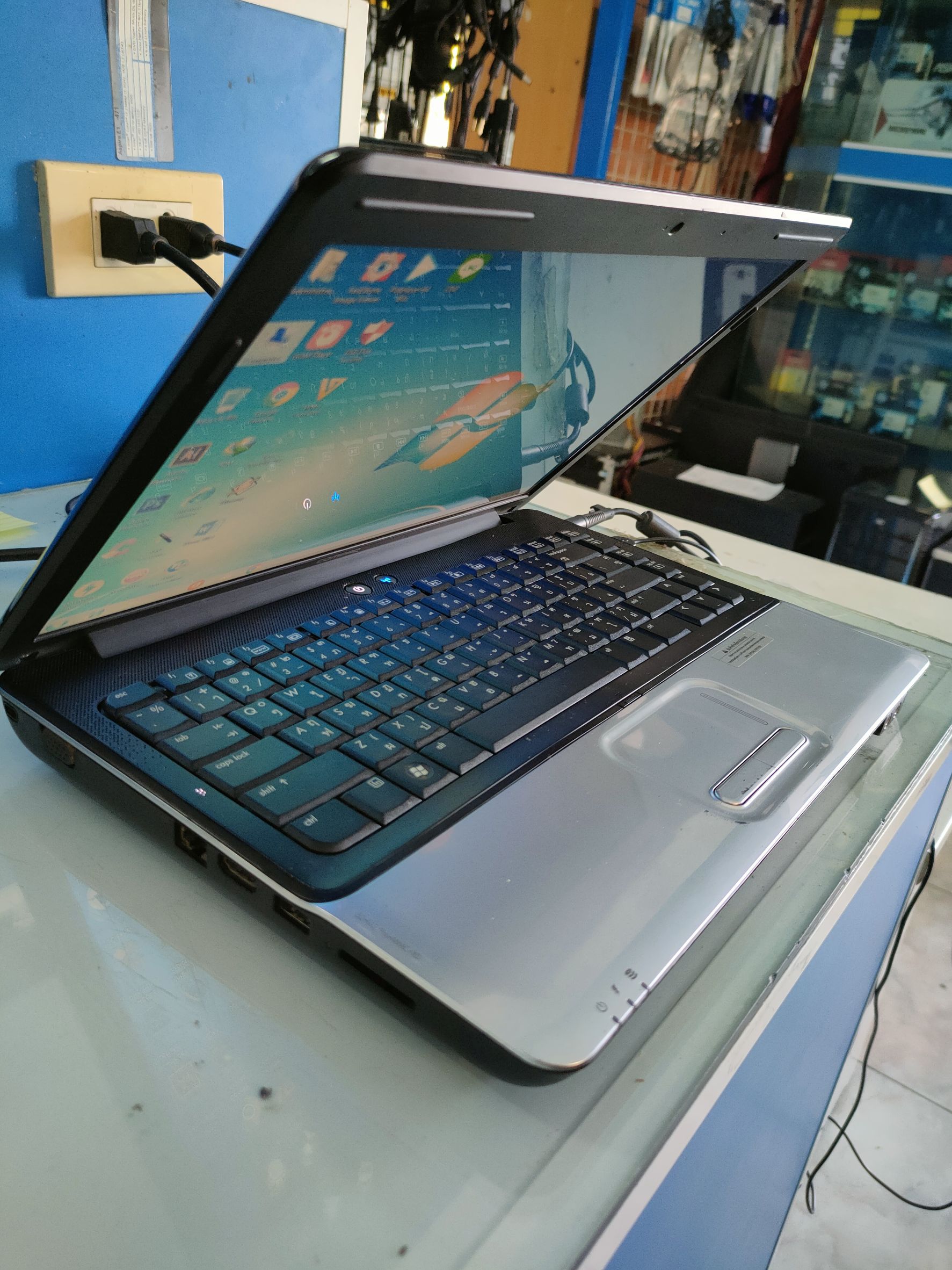 โน๊ตบุ๊คมือสองยี่ห้อ Compaq รุ่น Presario CQ40/ จอ 14"นิ้ว / ซีพียู Intel Pentium Dual Core T4400 /แรม 4 GB DDR2 / การ์ดจอแยก Intel GMA 4500M HD/ ฮาร์ดดิสก์ 250GB**แบตเตอรี่ไม่เก็บไฟ** สภาพสวยๆ ตัวเครื่องใช้งานได้ปกติ 100% ราคา 1,990 บาท*ส่งฟรี