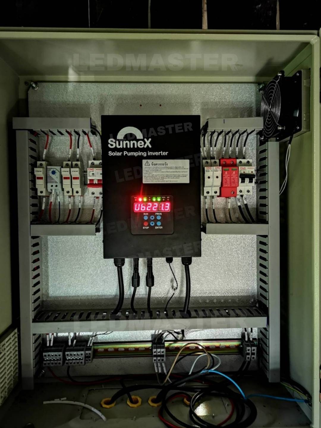 มาตรฐานสวทช.ไฮบริดเเท้ อินเวอร์เตอร์ ปั้มน้ำโซล่าเซลล์ 2.2 KW 3HP คุณภาพสูง สูบน้ำเเรง ใช้เเผงน้อย ปัมโซล่าเซล อินเวอร์เตอร์ไฮบริด 3 เฟส