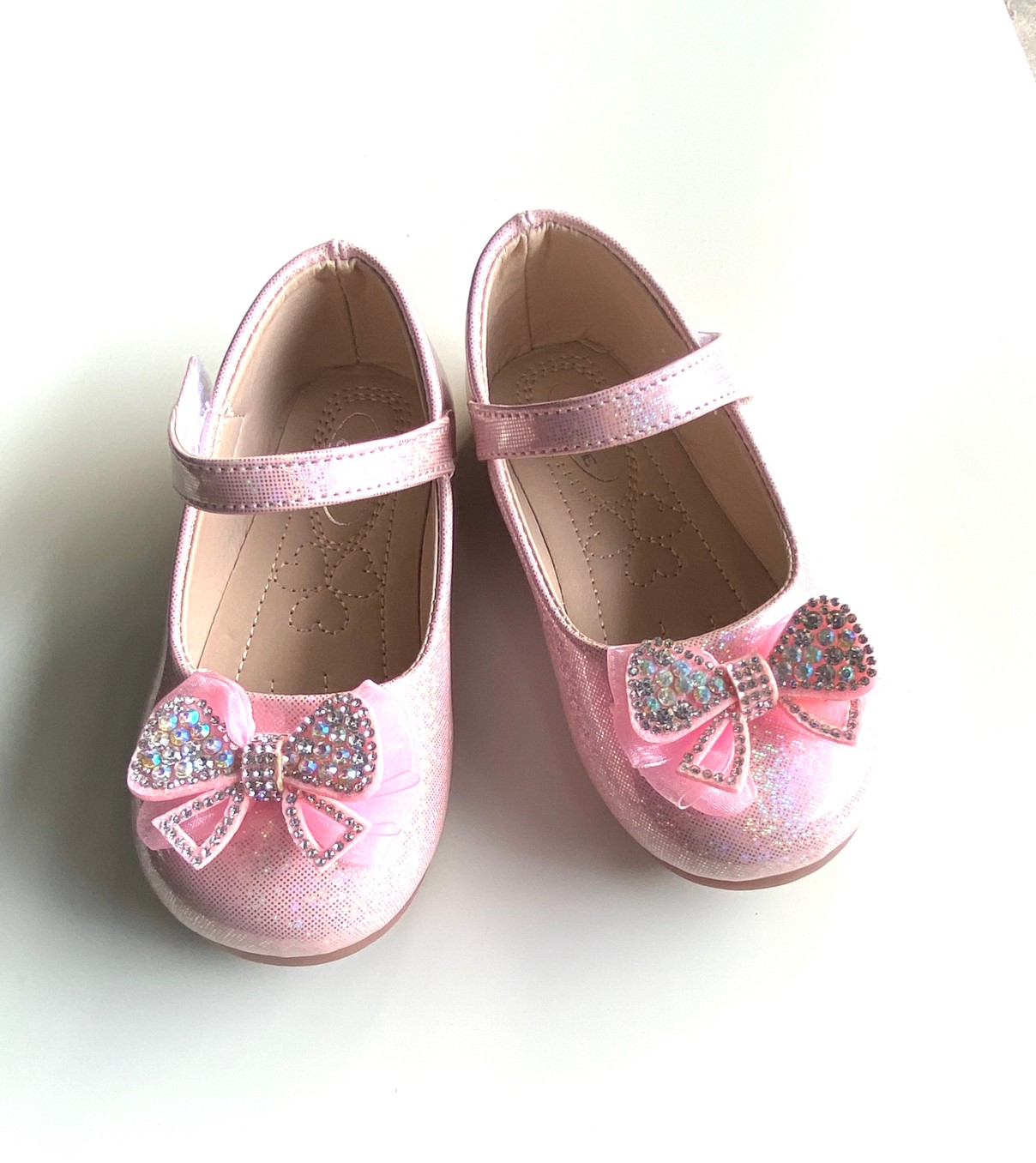 9022 รองเท้าคัทชูเด็กหญิงหนังเงา ประดับโบว์เพชร  ไซส์ 21-30 มี2สี ขาว ชมพู