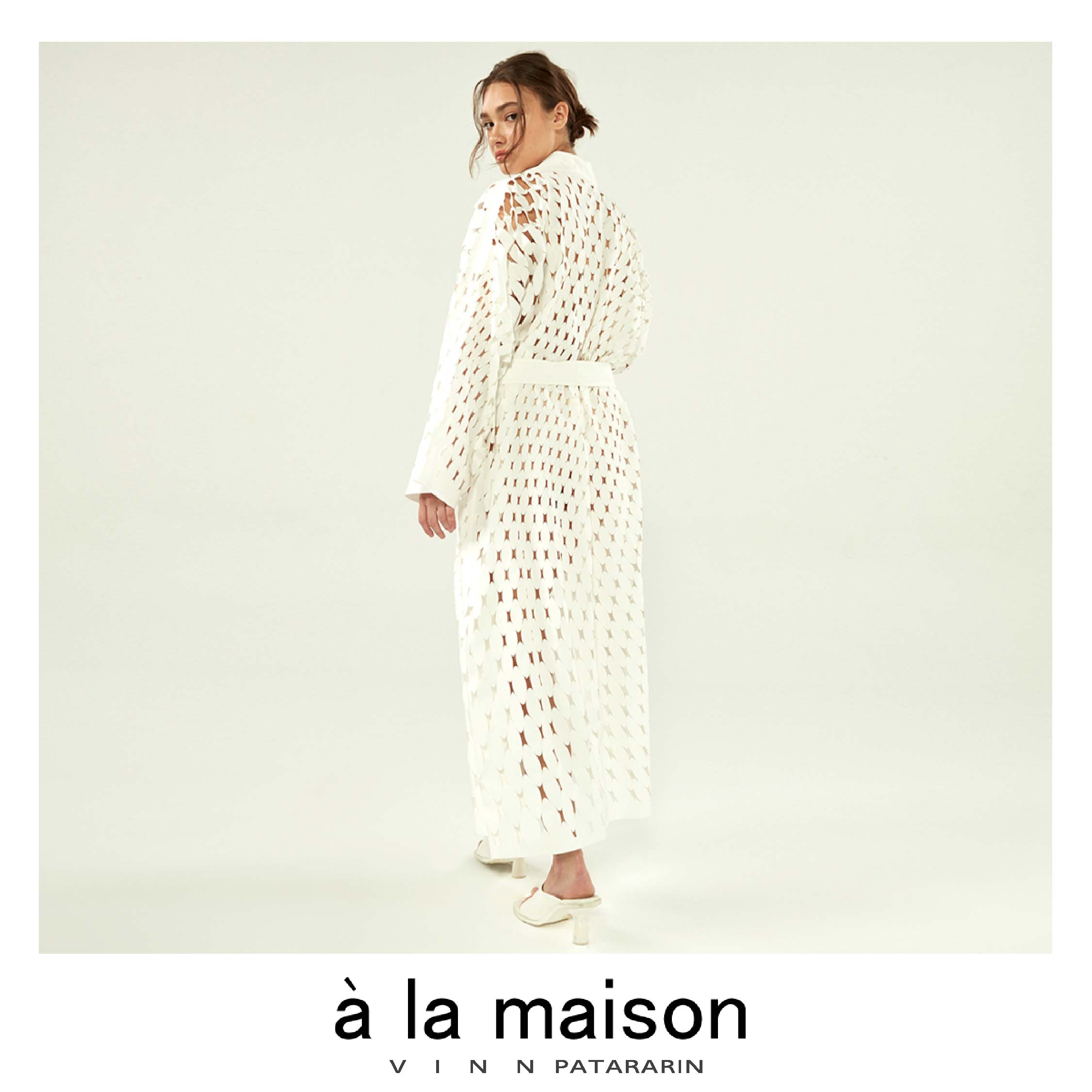 Vinn Patararin - Bathrope Laser-cut Two-tones Unisex ราคา 15,950 บาท*ส่งฟรี