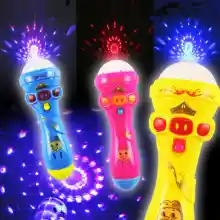 ภาพขนาดย่อของสินค้าYUANTA แท่งแฟลช ไม้กายสิทธิ์เรืองแสง ของเล่น ของคุณหนูๆ ของขวัญ ของเล่นส่องสว่างสำหรับเด็กไมโครโฟน Projection flash stick
