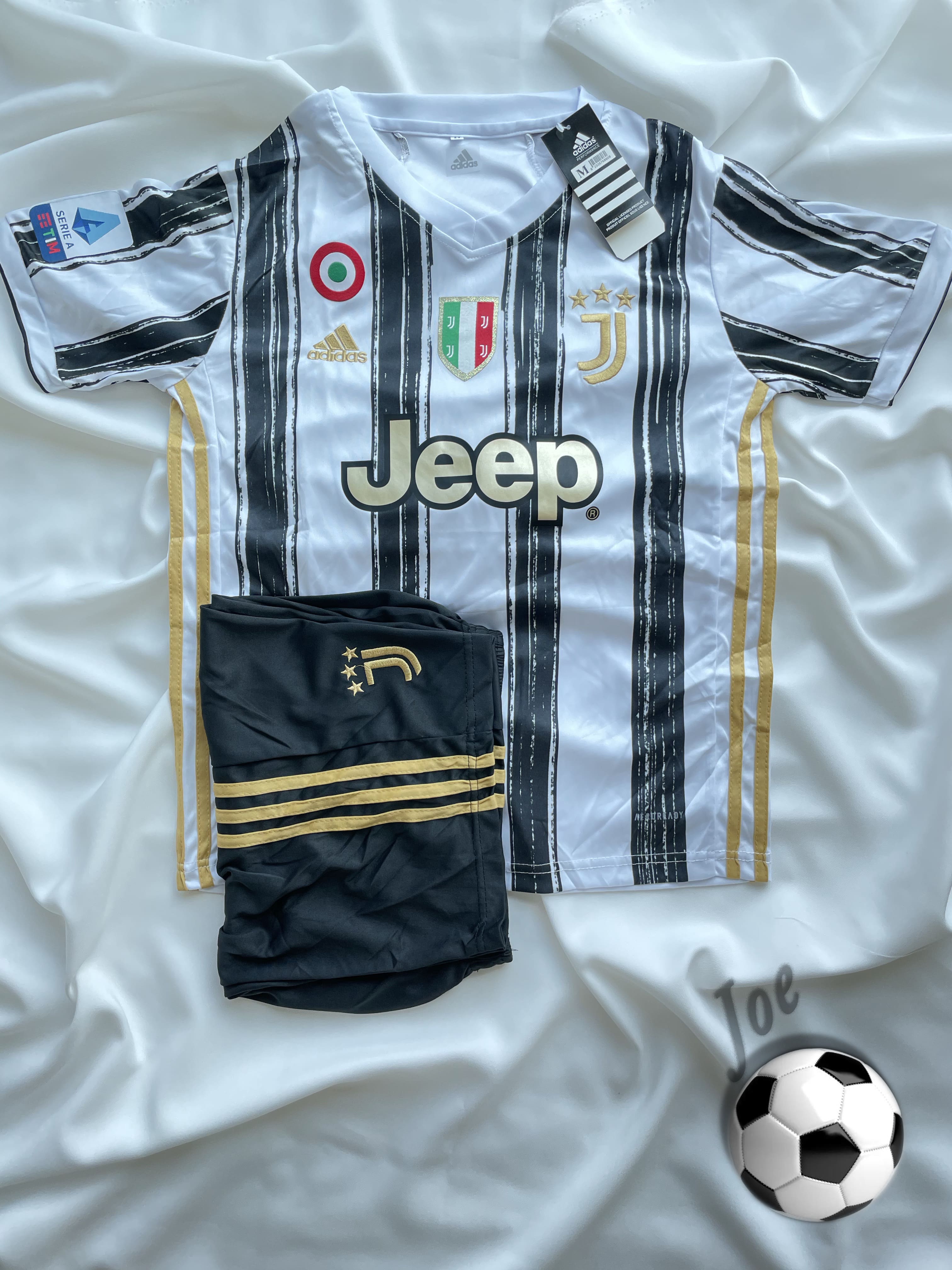 ชุดบอล Juventus เสื้อบอลและกางเกงบอลผู้ชายลีกยุโรป ปี 2020-2021