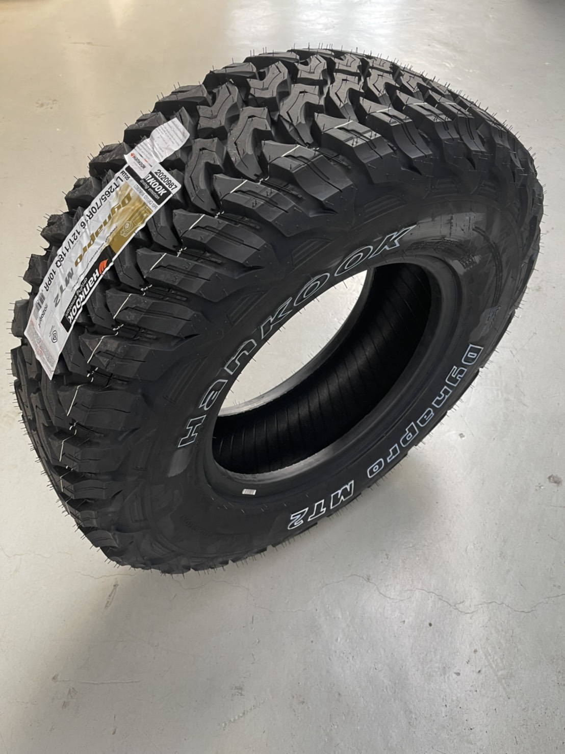 Hankook 265/70R16 รุ่น RT05 ยางรถยนต์ 1 เส้น (MT2) ราคา 4,990 บาท*ส่งฟรี
