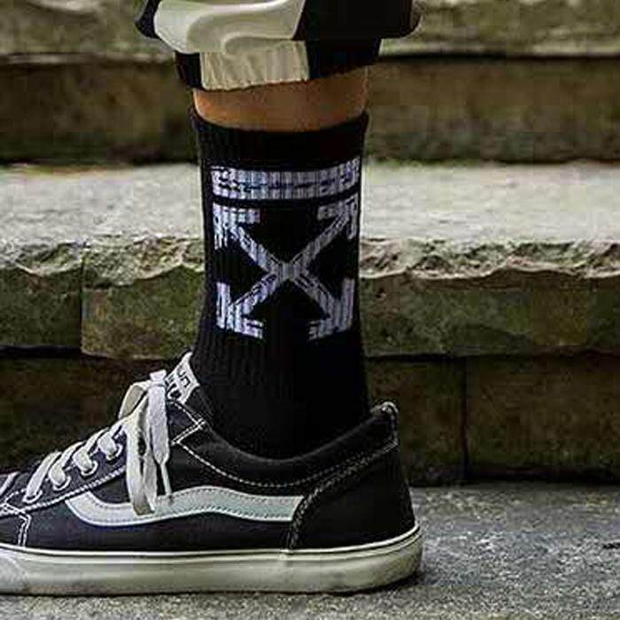 ?Hot? ถุงเท้าแฟชั่นแนวสตรีท Street Fashion Sock ขาว-ดำ ยาวครึ่งแข้ง Cotton ใส่สบาย Unisex ถุงเท้าผู้ชาย ถุงเท้าผู้หญิง