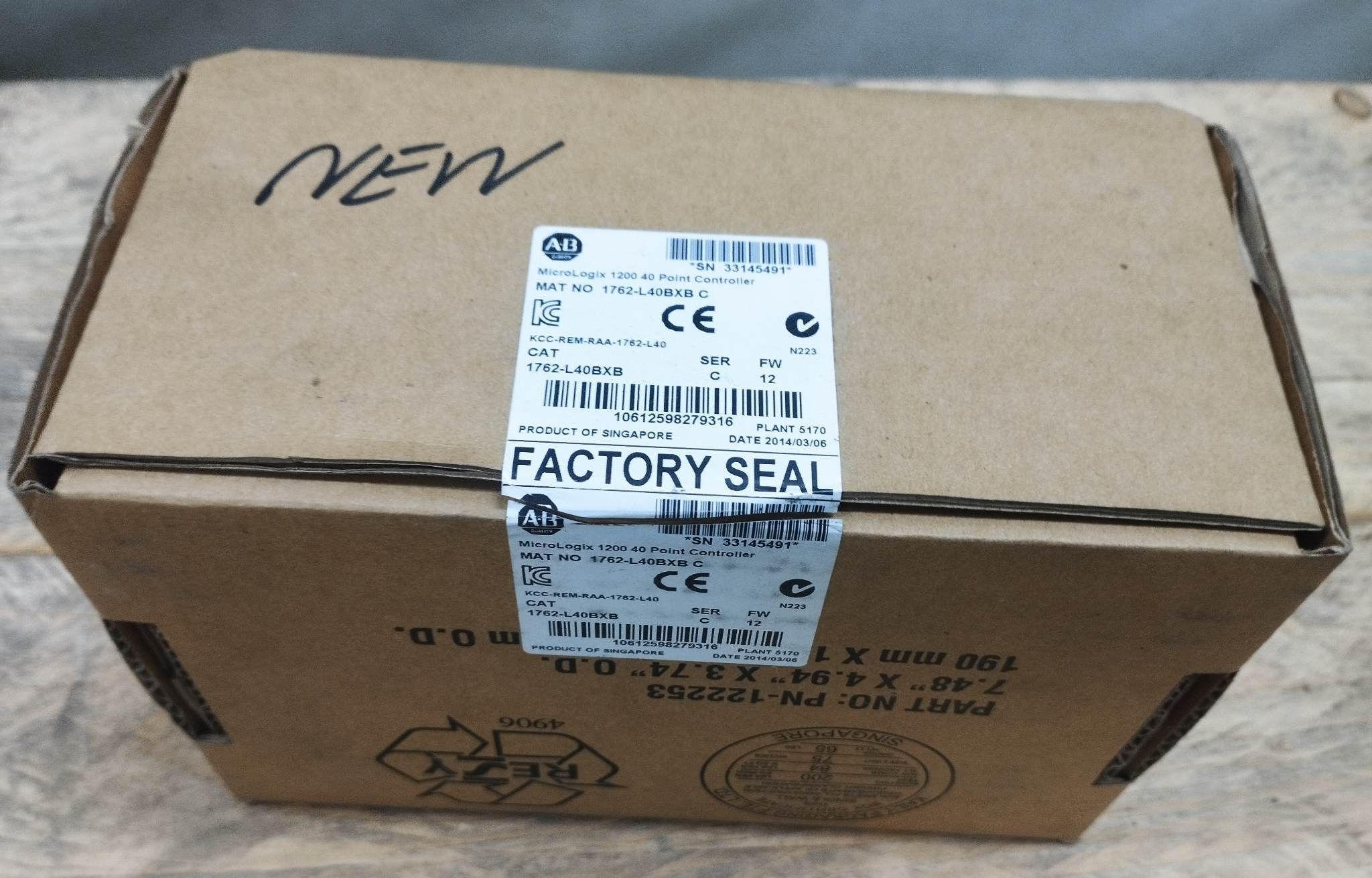 New 1762 micrologix 1200 controllers Allen-Bradley 1762-l40bxb C (new condition 99% box open) - ยี่ห้อ AB ราคา 10,000 บาท*ส่งฟรี