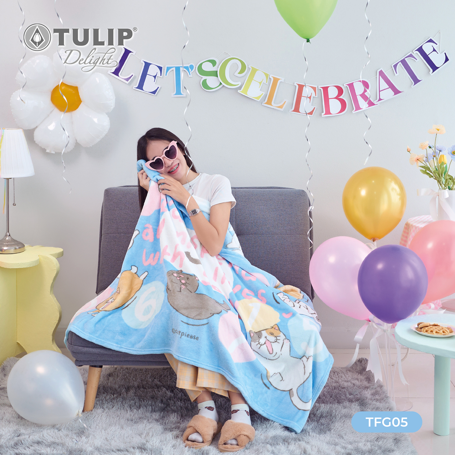 (NEW) Tulip หมาจ๋า ผ้าห่มฟลีซ ผ้าห่มขนแกะเทียม Fleece ลิขสิทธิ์แท้ TFG05 ขนาดพกพาสะดวกให้สัมผัสนุ่มละมุน ราคา 399 บาท*ส่งฟรี